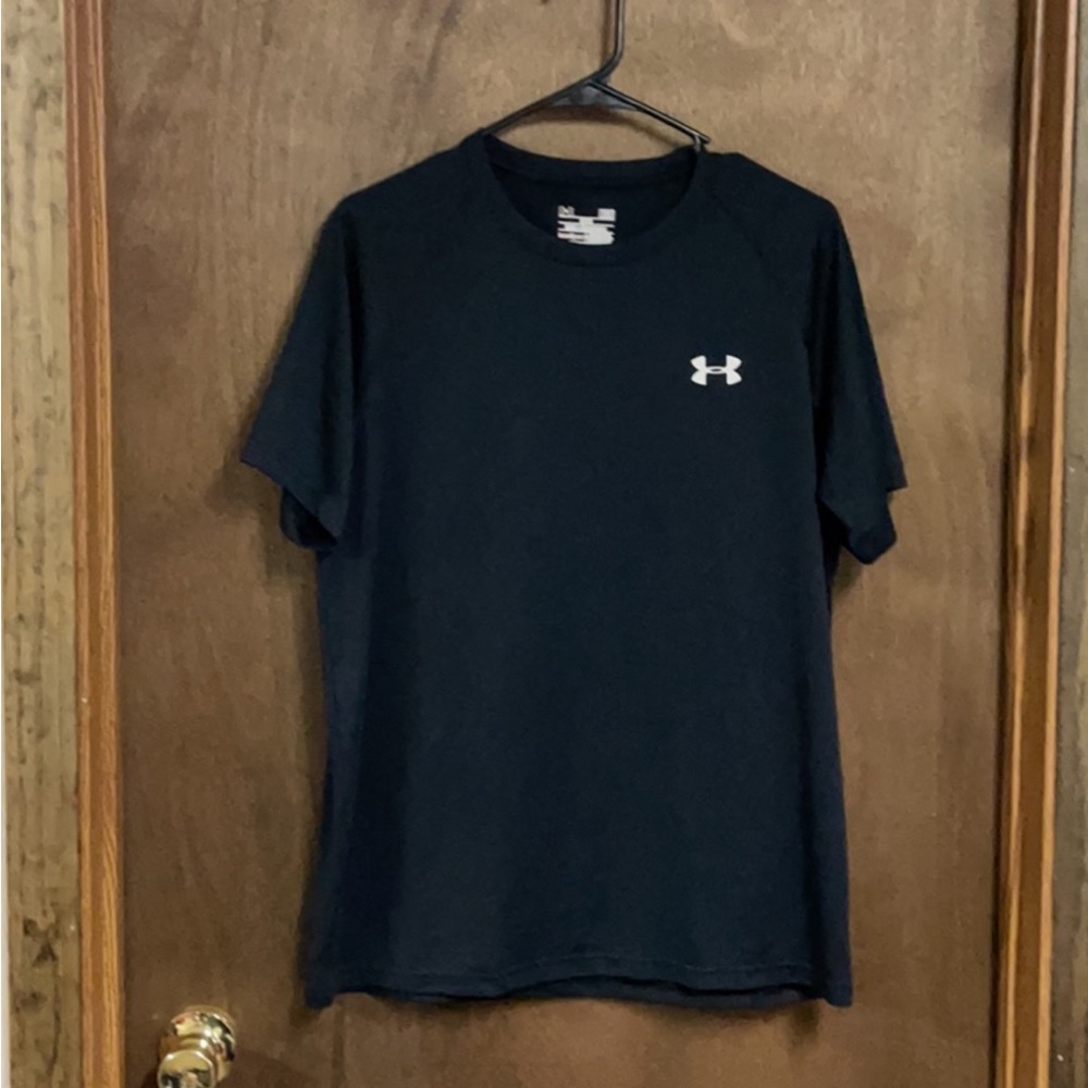 Under Armour Short Sleeve Shirt Medium‎